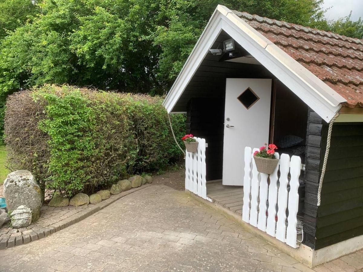 Stunning Romantik Cabin Close To Baltic Sea Villa Idestrup Exterior photo